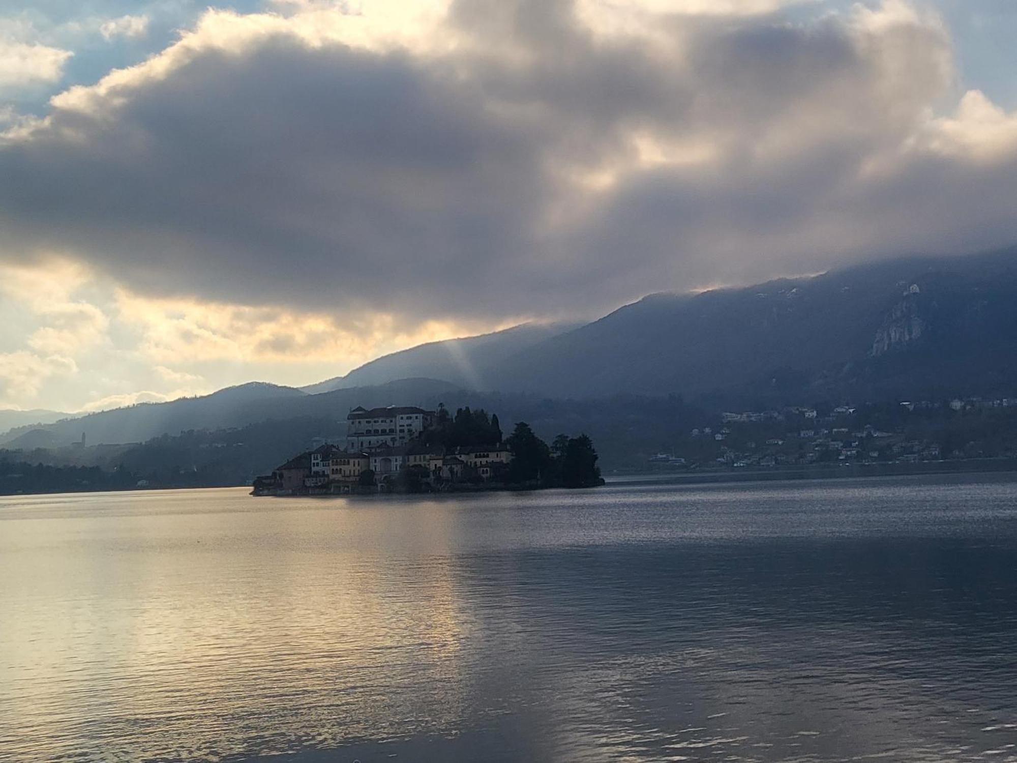 Beautiful Place A Lago D'Orta Mit Direktem Seezugang Omegna Exterior photo